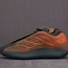 [PK BASF공장 남여공용] 이지 부스트 700 V3 카퍼 페이드 GY4109