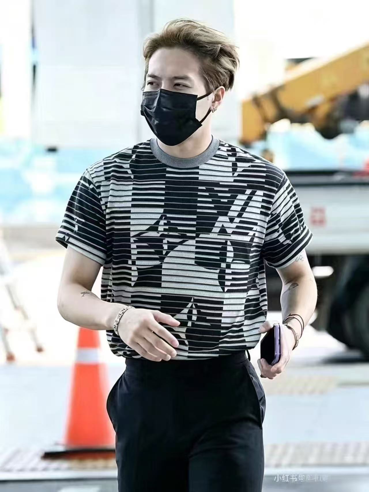 [Y] 루이비통 니트 티셔츠 크루넥 모노그램 모티프