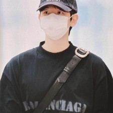 [Y] 발렌시아가 티셔츠 스텐실 타입 미디움 핏 2Color