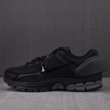 [순원 남여공용] 나이키 x 어 콜드 월 줌 보메로5 블랙 AT3152-001